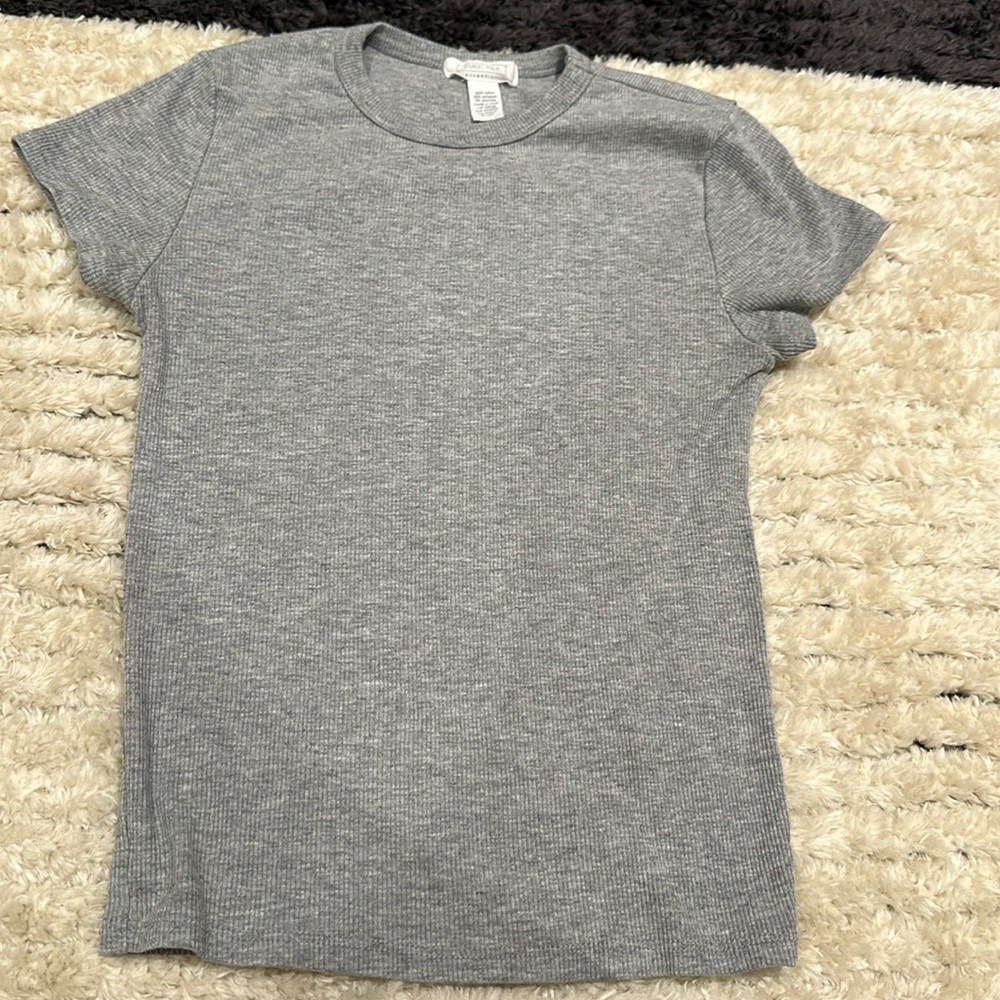 Gray tee